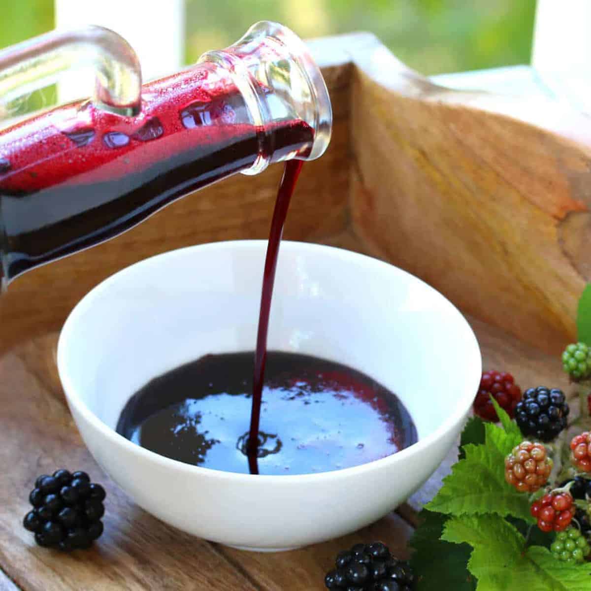 Homemade Blackberry Syrup: Easy Recipe for Pancakes & Drinks